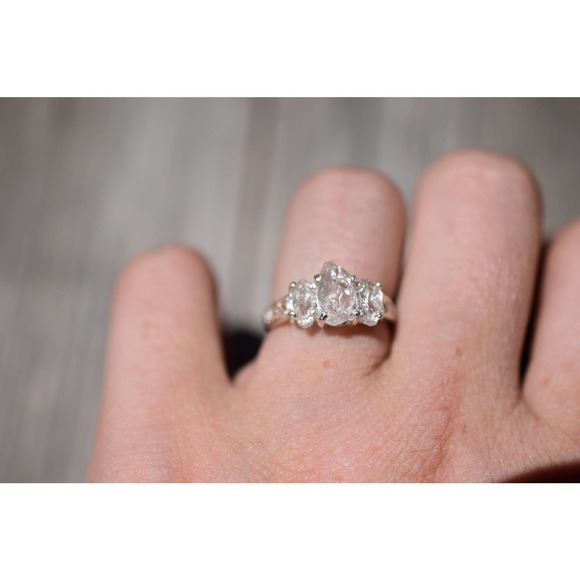 Raw Crystal Ring, Raw Stone Ring, Rings for Women, Stacking Ring, Raw Ge… - Picture 3 of 4